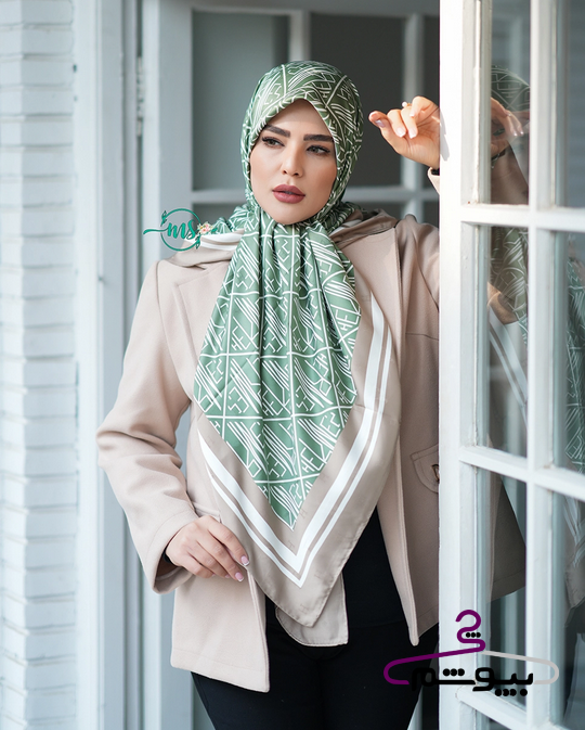 روسری طرح هرمس سبز کرم